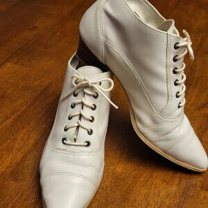 Corsina ~ Sz 6M ~ White Leather Ankle Hi Booties ~ Very Good Vintage Condition